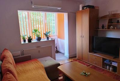 Apartament cu 2 camere semidecomandat, mobilat în Girocului