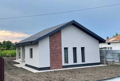 Casă cu 4 camere în Vânători