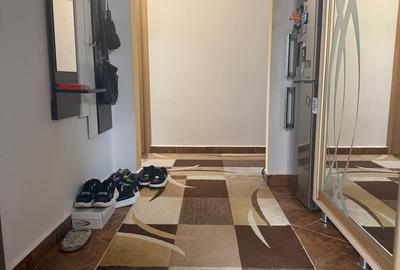 Apartament cu 2 camere decomandat în Podu Roș
