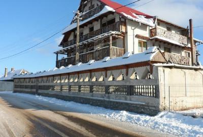 Hotel/Pensiune, de 2,032 mp, în Râșca