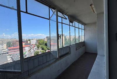 Apartament cu 3 camere semidecomandat în Militari