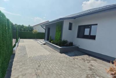 Casă cu 4 camere cu Teren 398 Mp în Cumpăna