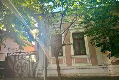 Casă cu 7 camere cu Canalizare în Armeneasca