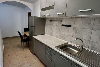 Apartament cu 3 camere decomandat în Medicină