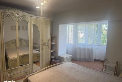 Apartament cu 3 camere decomandat în Nicolina