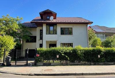 Casă cu 5 camere cu Teren 368 Mp în Central - 1