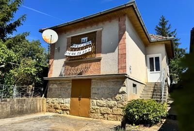 Casă individuală cu 3 camere cu Teren 1190 Mp în Periferie