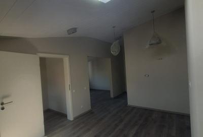 Casă cu 6 camere cu Canalizare în Domenii - 13