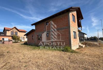 Casă individuală cu 5 camere cu Canalizare în Giarmata