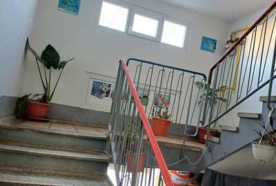 Apartament cu 2 camere semidecomandat în Micro I - 8