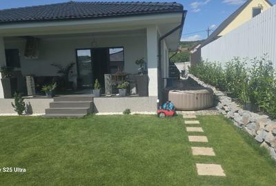 Casă cu 4 camere în Corunca