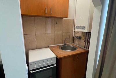 Garsonieră decomandată în Iris