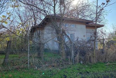Casă cu 3 camere cu Teren 1500 Mp în Ulmu