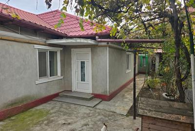 Casă individuală cu 3 camere cu Teren 330 Mp în Km 4-5