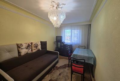 Apartament cu 2 camere semidecomandat în Podul de Piatră