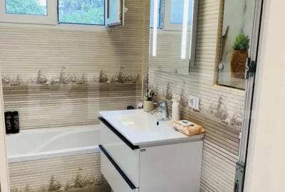 Apartament cu 3 camere semidecomandat în Central