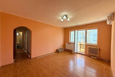 Apartament cu 3 camere semidecomandat în Alexandru cel Bun