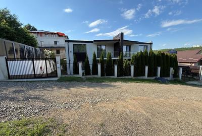 Duplex cu 4 camere cu Canalizare în Popas Păcurari