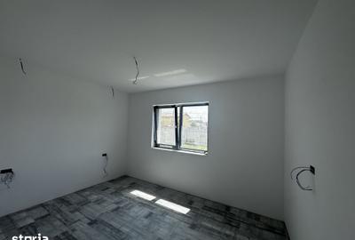 Casă cu 4 camere cu Teren 625 Mp în Ștefănești