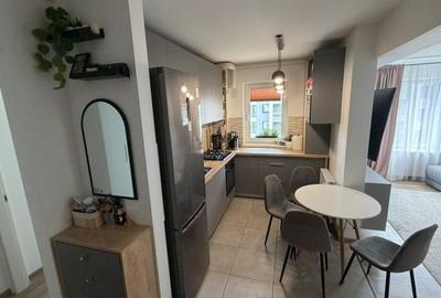 Apartament cu 2 camere decomandat în Tractorul - 2
