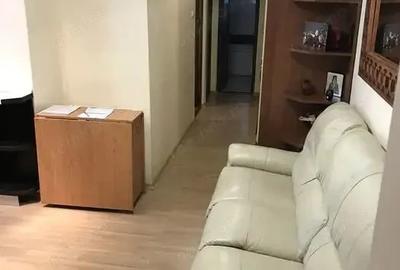 Apartament cu 3 camere decomandat în Băneasa