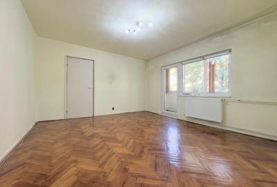 Apartament cu 3 camere semidecomandat în Aradului