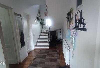 Casă cu 4 camere în Albești