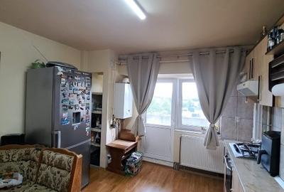 Apartament cu 3 camere decomandat, mobilat în Micro 11 - 14