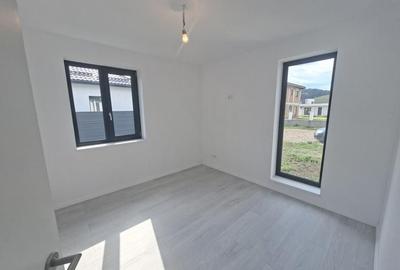 Casă individuală cu 4 camere cu Canalizare în Sânpetru - 5