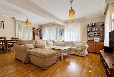 Apartament cu 4 camere decomandat, mobilat în Central