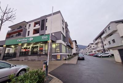 Apartament cu 3 camere semidecomandat, mobilat în Florești