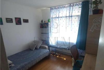 Apartament cu 3 camere decomandat în Dorobanților