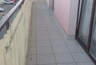 Apartament cu 3 camere semidecomandat în Lotrioara