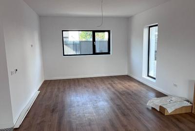 Casă cu 4 camere cu Teren 350 Mp în Vidra
