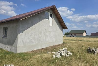 Casă cu 3 camere cu Teren 1000 Mp în Dumbrava