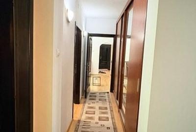 Apartament cu 4 camere semidecomandat în Tătărași