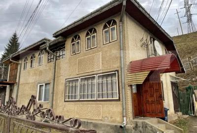 Casă cu 4 camere cu Teren 700 Mp în Central