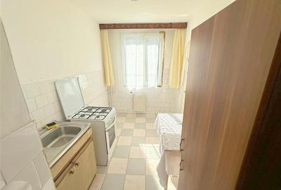 Apartament cu 3 camere semidecomandat în Narcisa