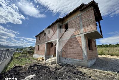 Casă cu 4 camere cu Teren 513 Mp în Central