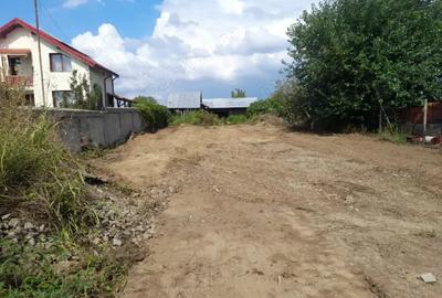 Teren de 2200 mp, în Central