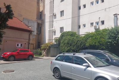 Apartament cu 8 camere decomandat, mobilat în Central - 11