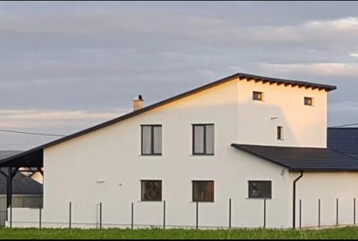 Casă cu 3 camere cu Teren 500 Mp în Central