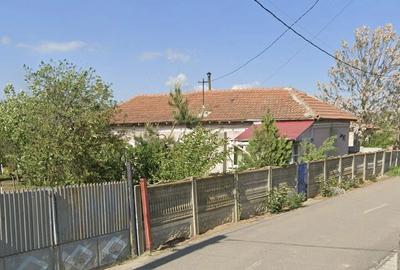 Casă cu 4 camere cu Teren 1400 Mp în Central