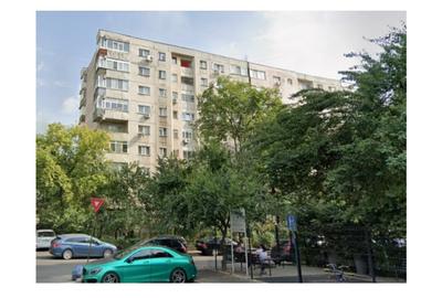 Apartament cu 4 camere decomandat în Crângași