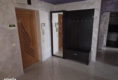 Apartament cu 3 camere decomandat în Calea București