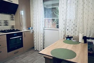 Casă cu 4 camere cu Canalizare în Central