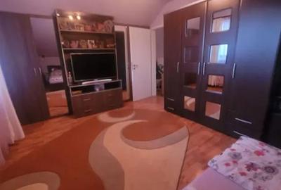 Casă cu 5 camere cu Teren 1100 Mp în Central