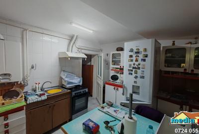 Casă individuală cu 4 camere cu Garaj în Bd. Coșbuc - 5