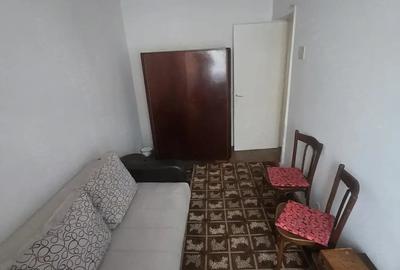 Apartament cu 3 camere semidecomandat, mobilat în Central