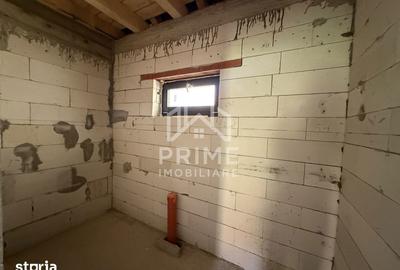Casă cu 4 camere cu Teren 451 Mp în Teiu - 1